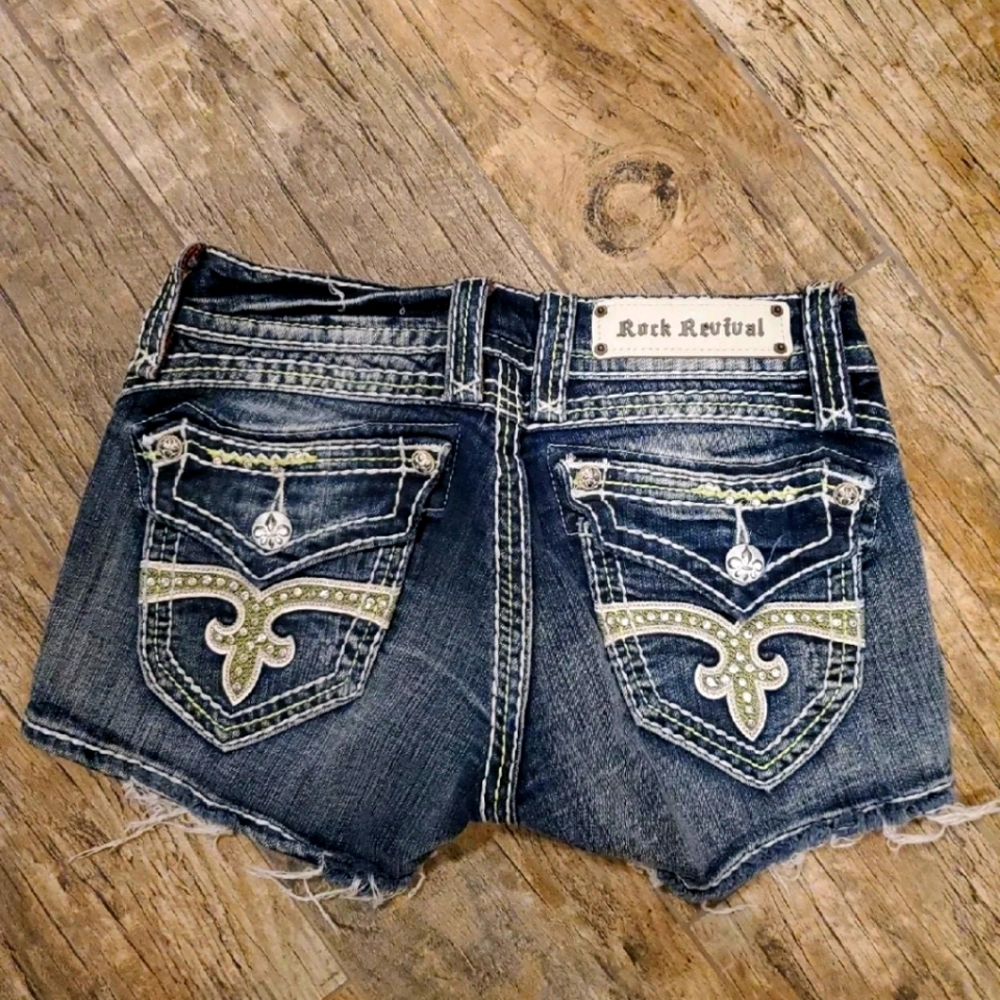NWT Rock Revival Shorts 26